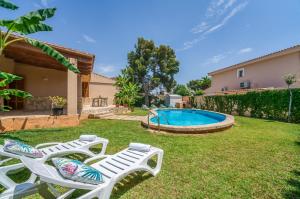 Bazén v ubytovaní Ideal Property Mallorca - Rosas 28 alebo v jeho blízkosti