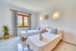 Posteľ alebo postele v izbe v ubytovaní Ideal Property Mallorca - Rosas 28