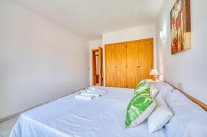 Posteľ alebo postele v izbe v ubytovaní Ideal Property Mallorca - Rosas 28