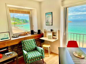 a room with a balcony with a view of the ocean at Glaz Ocean in Douarnenez