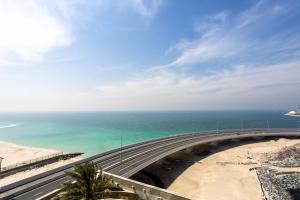 Fotografie z fotogalerie ubytování Waves Holiday Home - Jaw-Dropping Sea View From This Comfy Retreat v Dubaji