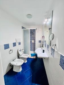A bathroom at B&B Vivaldi Még 34 kép