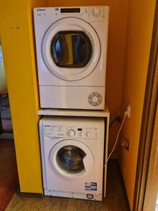two washing machines and a washer and dryer in a room at Apartament Retreat in Drăgăşani
