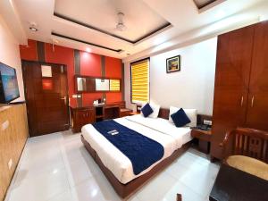 Postel nebo postele na pokoji v ubytování Hotel The Daanish Residency - Karol Bagh