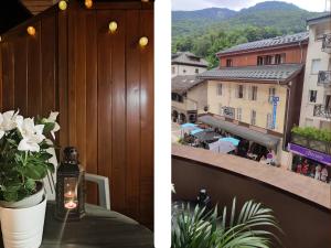 stół z wazą kwiatów na balkonie w obiekcie Furnished & independant flat - Brides-les-bains - Thermal spa 50m w mieście Brides-les-Bains