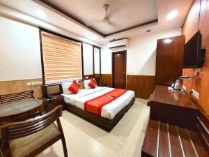 Postel nebo postele na pokoji v ubytování Hotel The Daanish Residency - Karol Bagh