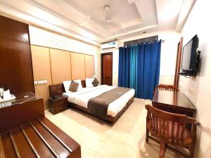 Postel nebo postele na pokoji v ubytování Hotel The Daanish Residency - Karol Bagh