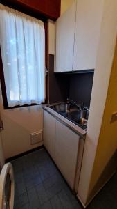 A kitchen or kitchenette at Glicini