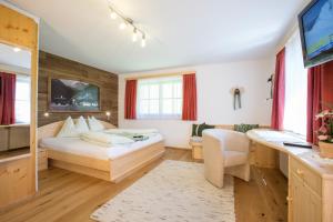 Rúm í herbergi á Pension Glöshof
