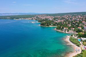 an aerial view of a beach and the ocean at Blue Waves Resort in Malinska