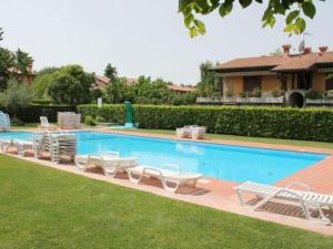 Bassein majutusasutuses Charming Holiday home in Lazise with Swimming Pool või selle lähedal