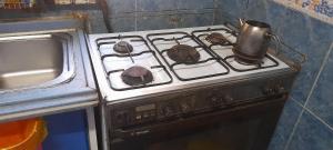 Dapur atau dapur kecil di غرفة سنجل بحمام خاص لمزيد من الخصوصية Single Room with private bathroom for more privacy Номер с отдельной ванной комнатой для большей конфиденциальности Chambre avec salle de bain privée pour plus d'intimité