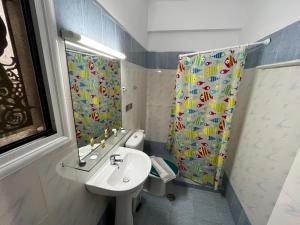 Koupelna v ubytování Lerna Rooms