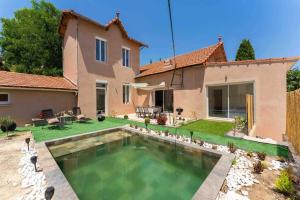 a house with a swimming pool in front of a yard at Villa 6 pers 5 min Marseille in Marseille