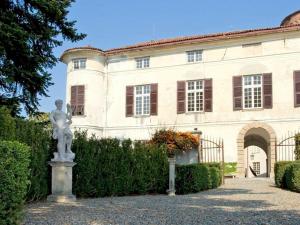 Rocca GrimaldaにあるCharming Elegant castle flat with large gardenの建物前像