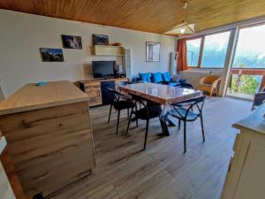 TV a/nebo společenská místnost v ubytování Appartement 8 personnes vue exceptionnelle + 5 fotografií