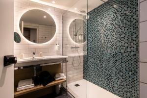 Ванная комната в Holiday Inn Perpignan by IHG