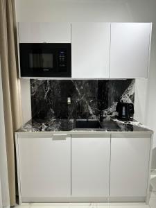 Kuchyňa alebo kuchynka v ubytovaní V21 Luxury Apartments