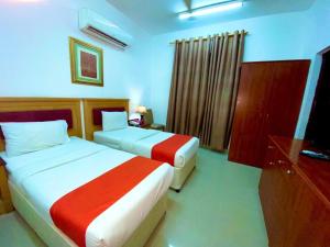 Ένα ή περισσότερα κρεβάτια σε δωμάτιο στο Savoy Inn Hotel Apartments