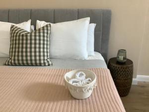 a bed with a basket of stuffed animals on it at Gina’s studio. in Bistriţa