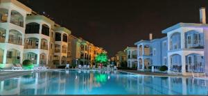 The swimming pool at or close to Rent 1 bed in amazing complex CC