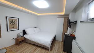 Postel nebo postele na pokoji v ubytování DAVID HOME 56