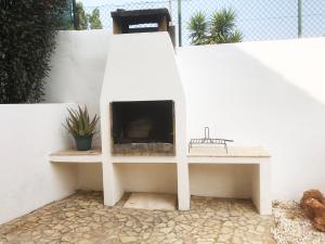 a white fireplace sitting on top of a patio at Moradia penina v3 in Portimão