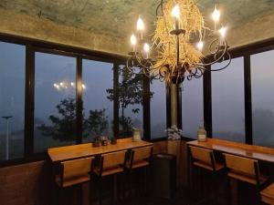 Restaurace v ubytování Yellowstone Cheewa View Khao Kho