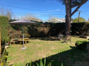 Zahrada ubytování LES ROCHES gîte