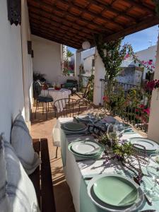 Εστιατόριο ή άλλο μέρος για φαγητό στο Pêra Vintage Villa With Pool by Homing