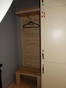 a closet with a wooden door with a bench at Apartment Haus 25 in Velten +1 photo