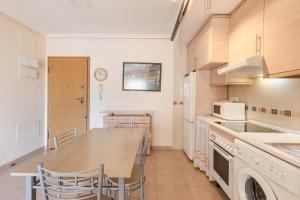 Kuchnia lub aneks kuchenny w obiekcie Vacaciones Sol y Playa
