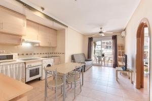 Kuchnia lub aneks kuchenny w obiekcie Vacaciones Sol y Playa