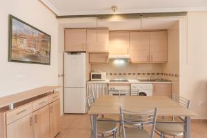 Kuchnia lub aneks kuchenny w obiekcie Vacaciones Sol y Playa