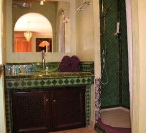 Koupelna v ubytování Chambre Ifrane, Riad 7 au village naturiste Couple only