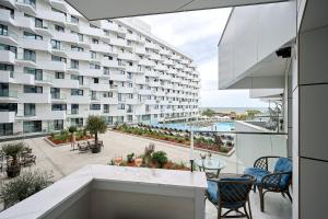 Balkón nebo terasa v ubytování Star Apartment in Infinity Beach Resort - parking