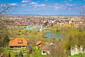Fotografia z galérie ubytovania Hazelnut Pool House - Happy Rentals v destinácii Ludbreg