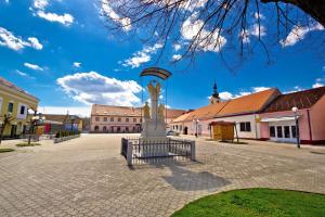 Fotografia z galérie ubytovania Hazelnut Pool House - Happy Rentals v destinácii Ludbreg