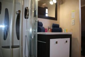 Koupelna v ubytování Chambre Erfou, Riad 7 au village naturiste Couple only