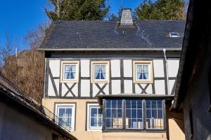 Das Gebäude in dem sich das Ferienhaus befindet