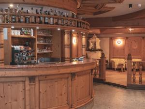 Ο χώρος του lounge ή του μπαρ στο Hotel Crozzon
