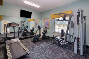 Fitnesscentret og/eller fitnessfaciliteterne på La Quinta by Wyndham Savannah Airport - Pooler