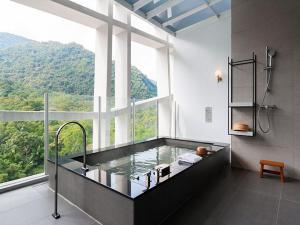 Pemandangan gunung umum atau pemandangan gunung yang diambil dari hotel