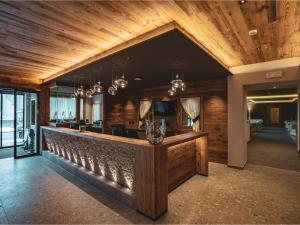 Ο χώρος του lounge ή του μπαρ στο Hotel Crozzon