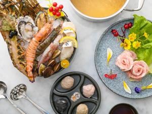 Makanan di atau berdekatan hotel
