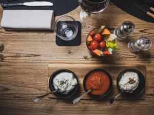 Φαγητό σε αυτό το ξενοδοχείο ή κάπου εκεί κοντά