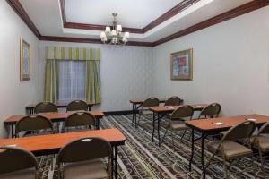 a classroom with tables and chairs in a room at La Quinta by Wyndham Savannah Airport - Pooler in Savannah