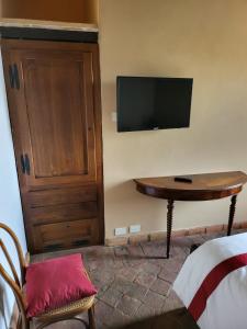 Country House La Collina di Bargiano - Casa Raffaella的电视和/或娱乐中心