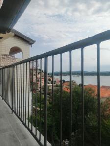 a balcony with a view of the water at Studio apartman Laca in Šibenik