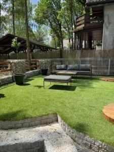 a patio with a bench and a table in a yard at Wiking in Turawa